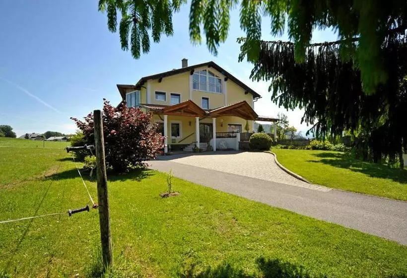 ホテル Biohof Naturzeit Faaker See