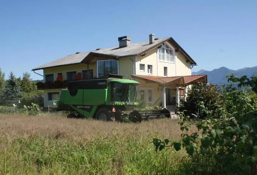 ホテル Biohof Naturzeit Faaker See