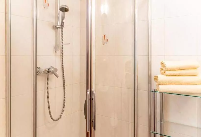 ホテル Frühstückspension Seeblick