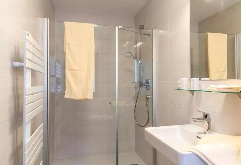 ホテル Frühstückspension Seeblick