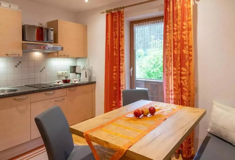 ホテル Frühstückspension Seeblick