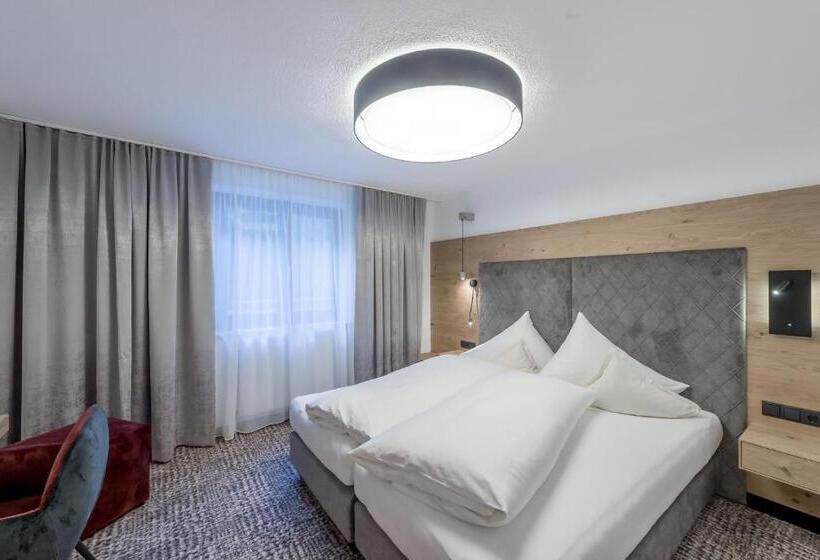 Отель Grauer Bär