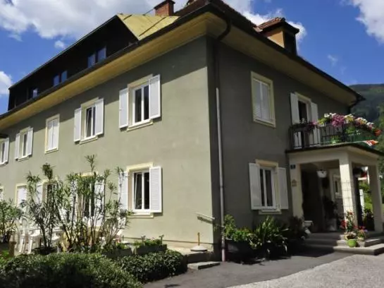 Aamiaismajoitus (B&B) Haus Üblagger Pension