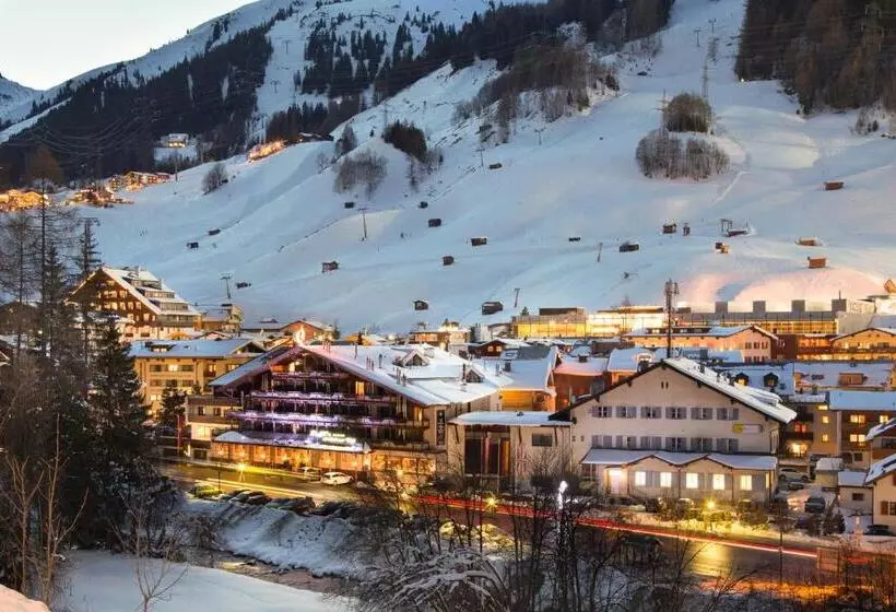 Отель Raffl's St. Antoner Hof