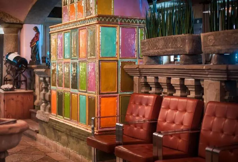 Отель Raffl's St. Antoner Hof