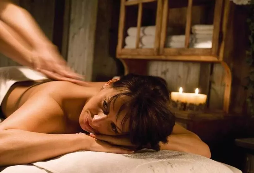 Отель Raffl's St. Antoner Hof