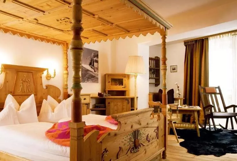 Отель Raffl's St. Antoner Hof