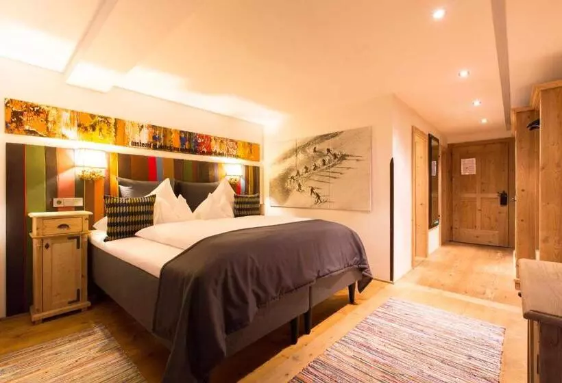 Отель Raffl's St. Antoner Hof