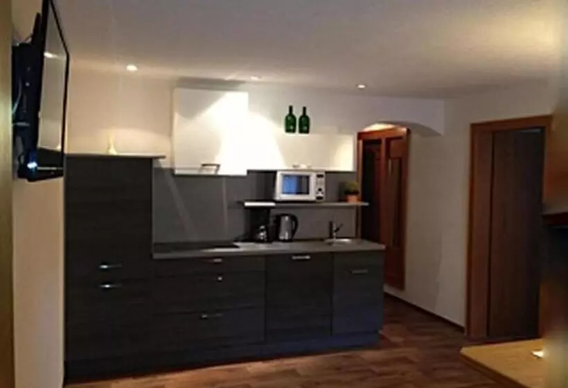ペンション Appartements Gästehaus Schrott