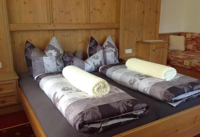 ペンション Appartements Gästehaus Schrott