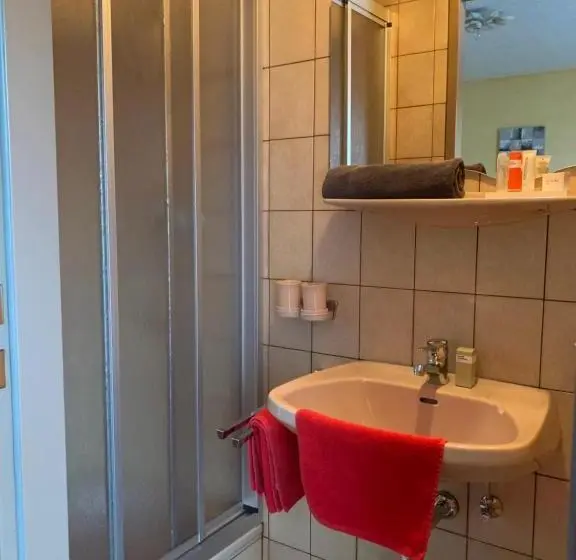 ペンション Appartements Gästehaus Schrott