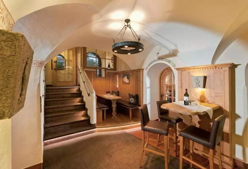 پانسیون Eggerwirt Kitzbühel, Hotel & Restaurant
