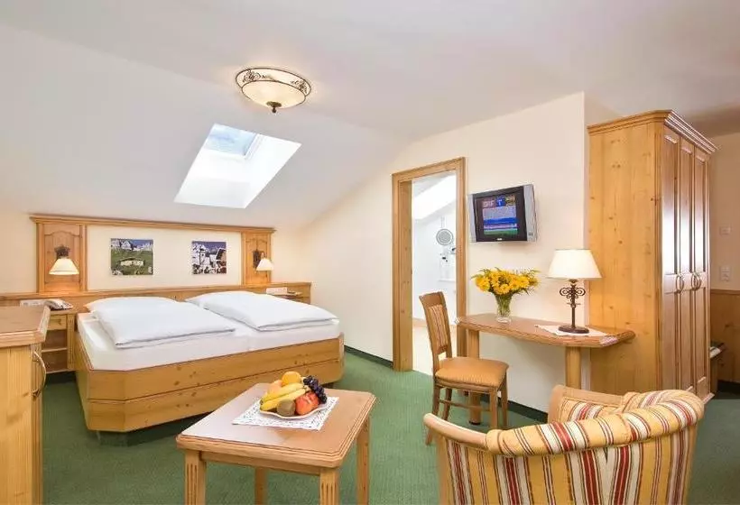 پانسیون Eggerwirt Kitzbühel, Hotel & Restaurant