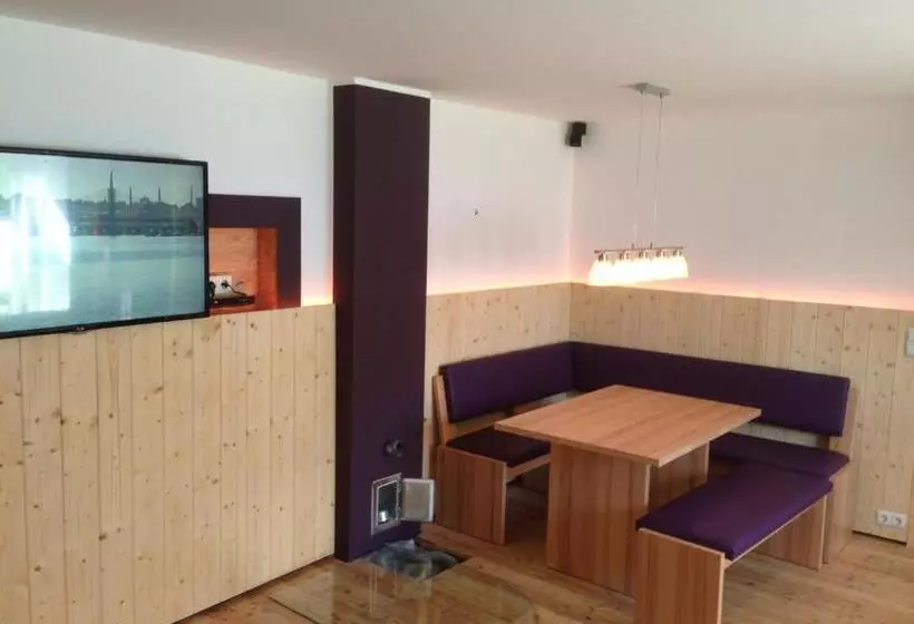 Bed and Breakfast Pension Schierl