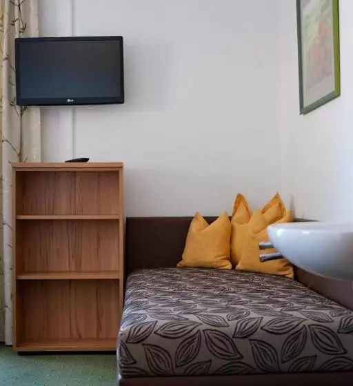 Bed and Breakfast Pension Schierl