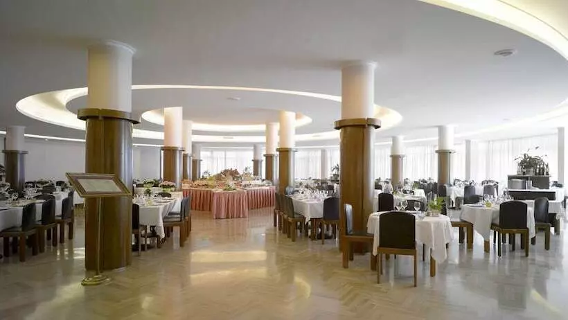 ホテル Commodore Terme