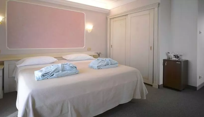 ホテル Commodore Terme