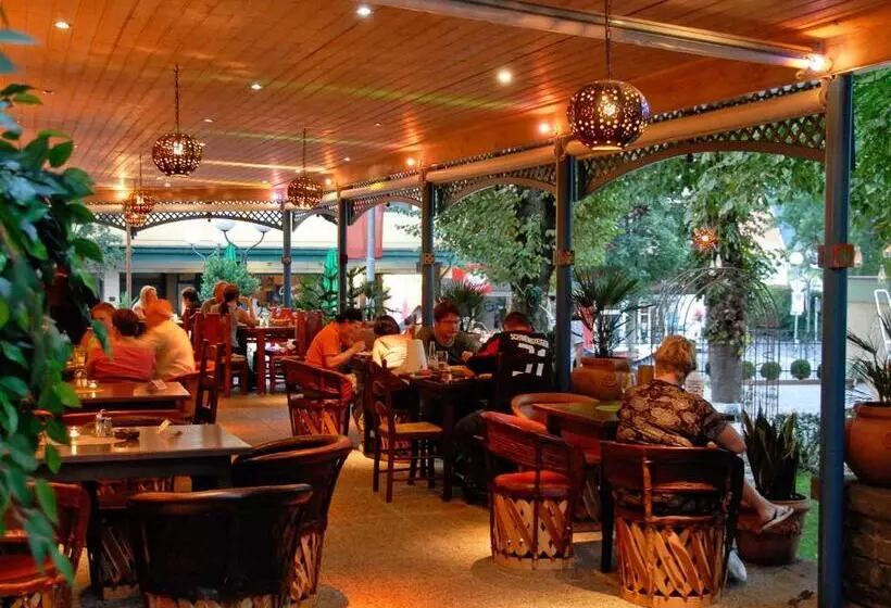 Отель Ertl & Mexican Cantina Salud