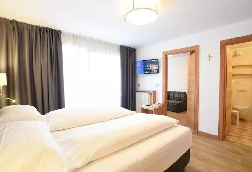 هتل Europeo Alpine Charme & Wellness