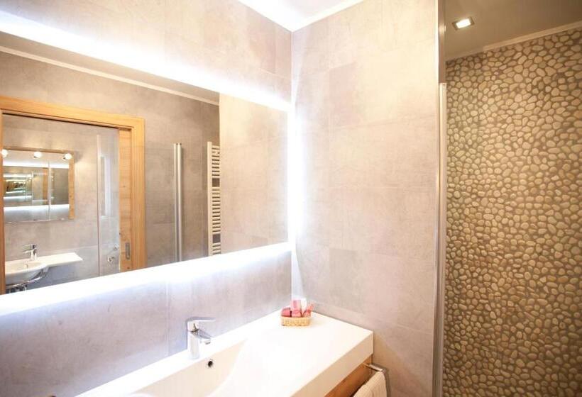 Отель Europeo Alpine Charme & Wellness