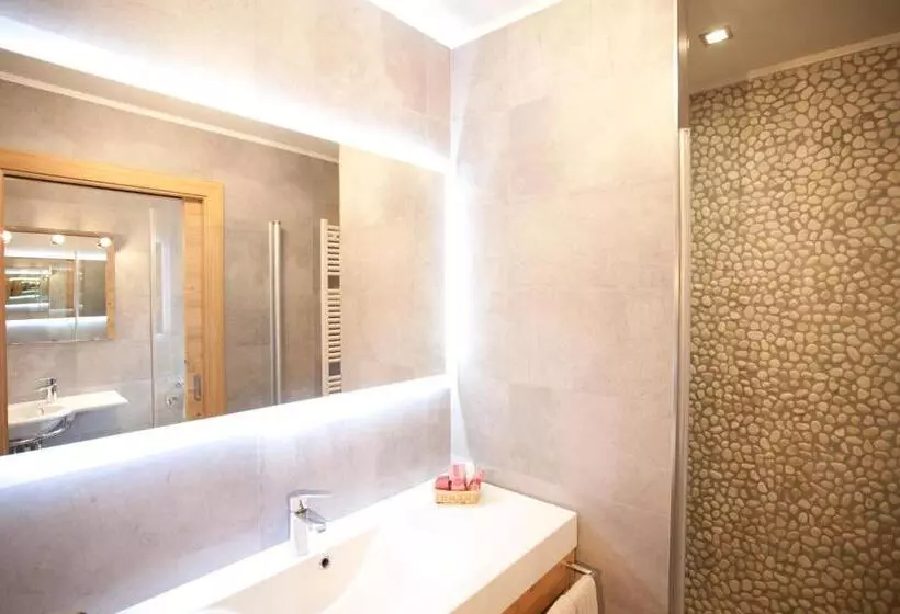 هتل Europeo Alpine Charme & Wellness