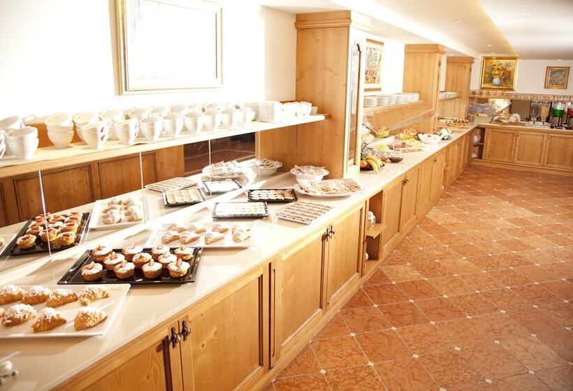 Отель Europeo Alpine Charme & Wellness