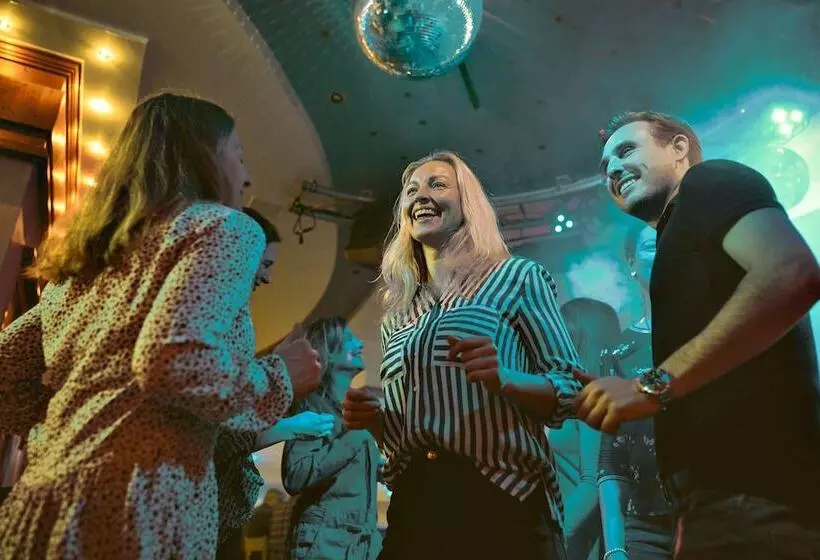 Отель Robinson Schlanitzen Alm Hermagor