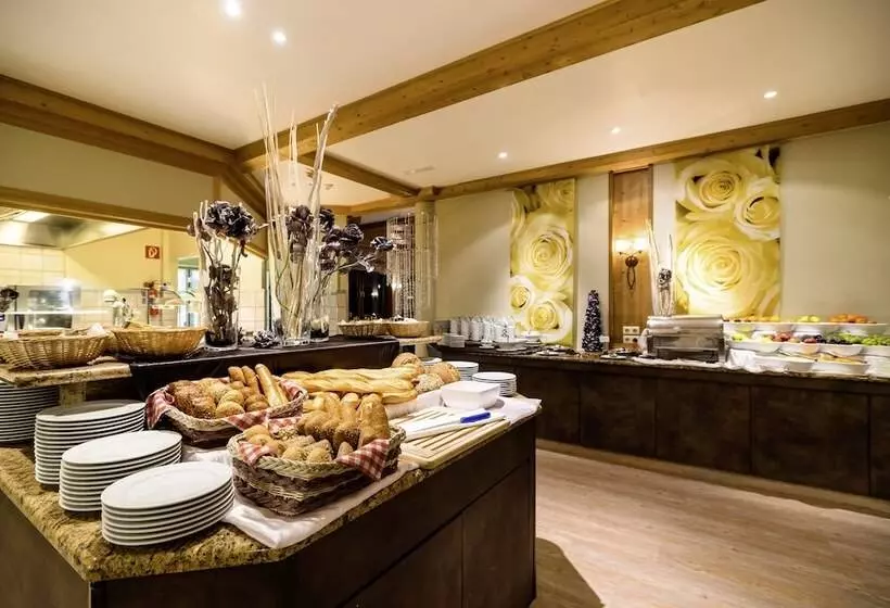 Отель Robinson Schlanitzen Alm Hermagor