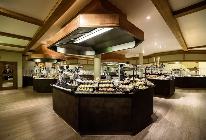 Отель Robinson Schlanitzen Alm Hermagor