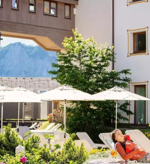 Отель Robinson Schlanitzen Alm Hermagor