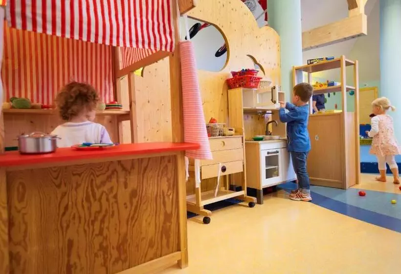 Отель Robinson Schlanitzen Alm Hermagor