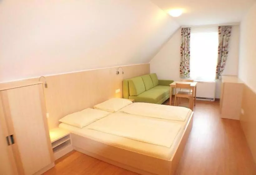 ペンション Jugendgästehaus St. Gilgen