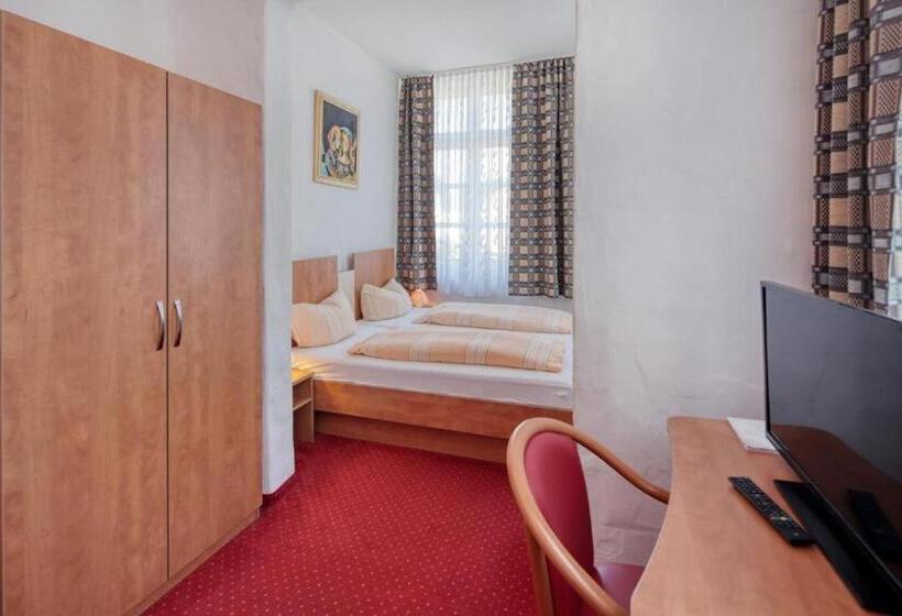 Отель Restaurant Mathildenhof