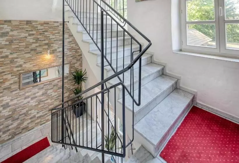 ホテル Restaurant Mathildenhof