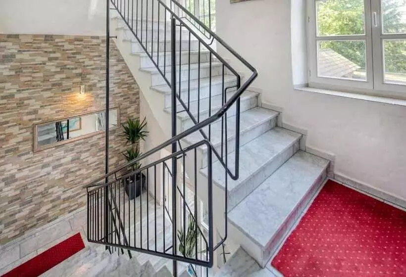 ホテル Restaurant Mathildenhof