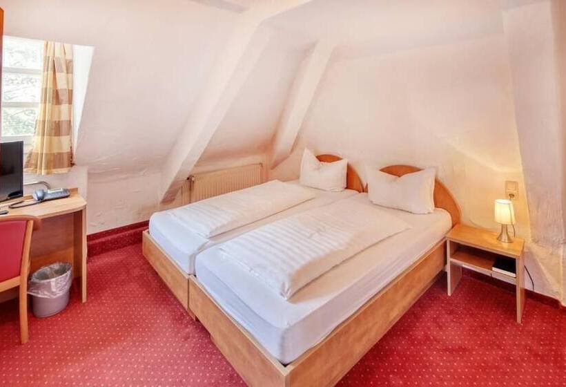 Отель Restaurant Mathildenhof