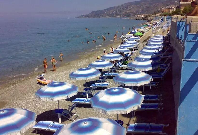 Отель Sea Garden