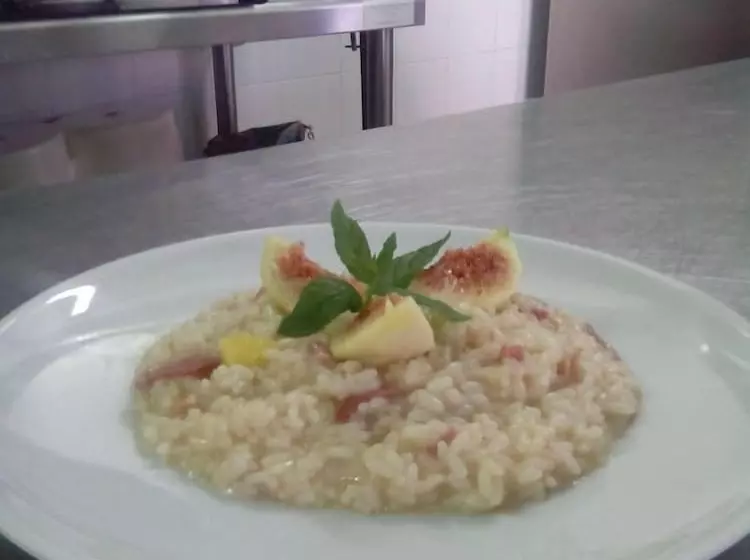 Отель Sea Garden