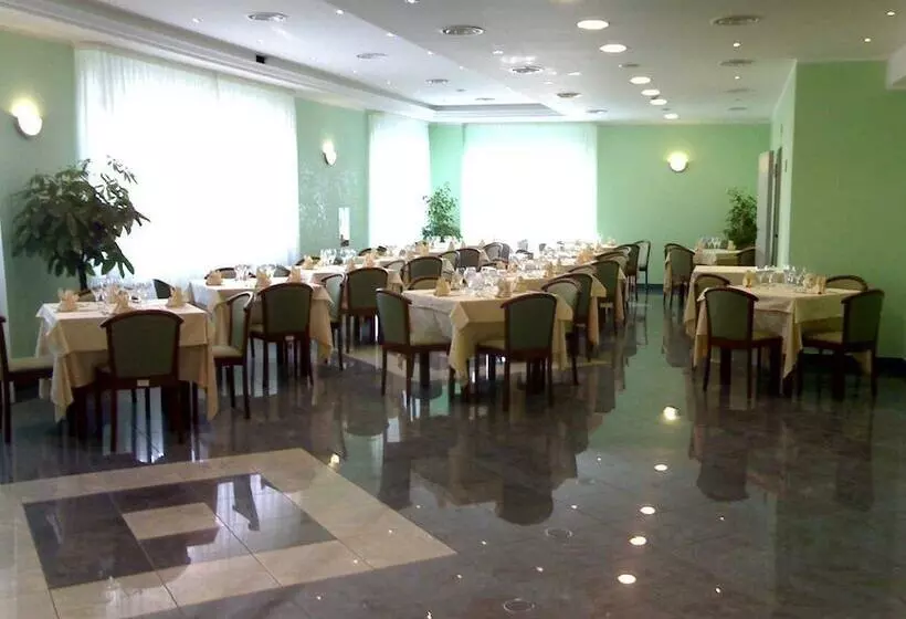 Отель Sea Garden