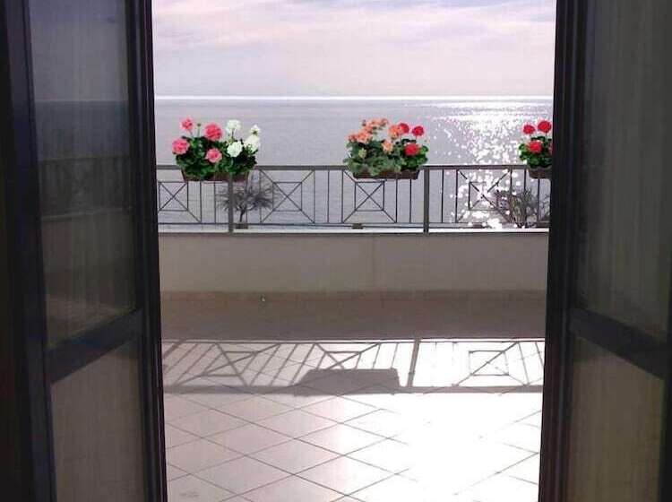 בית מלון כפרי Sea Garden