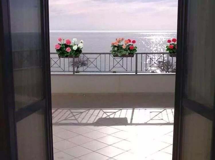 Отель Sea Garden