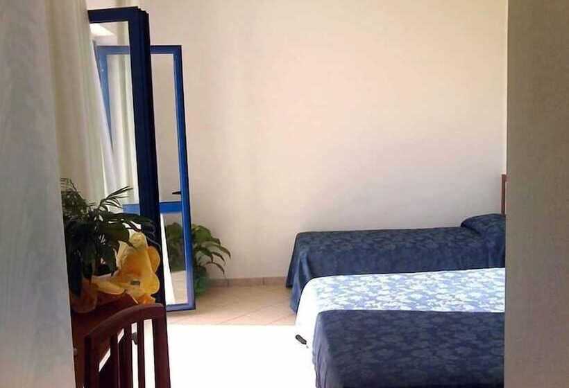 בית מלון כפרי Sea Garden