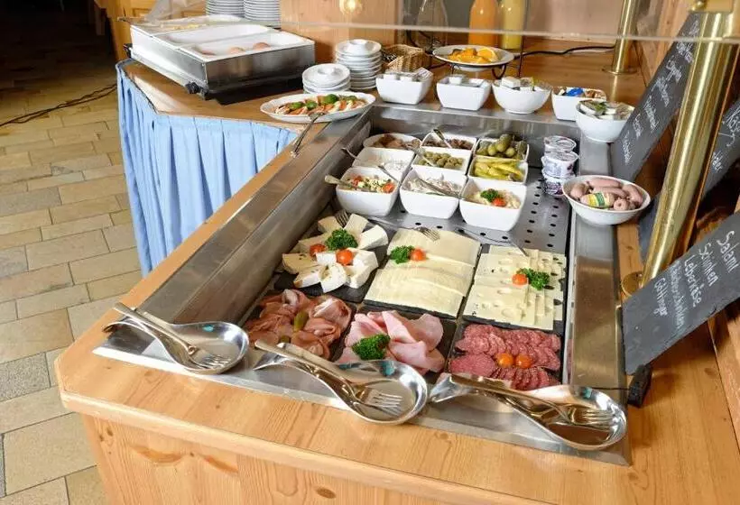 بنسيون Zum Maximilian