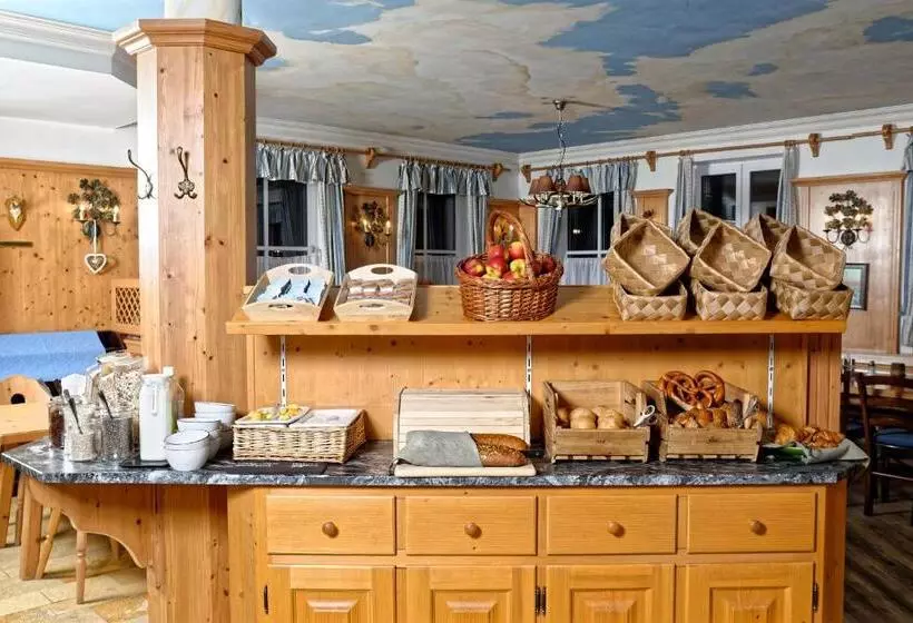 بنسيون Zum Maximilian