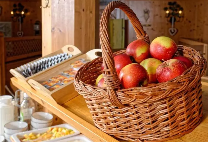 بنسيون Zum Maximilian