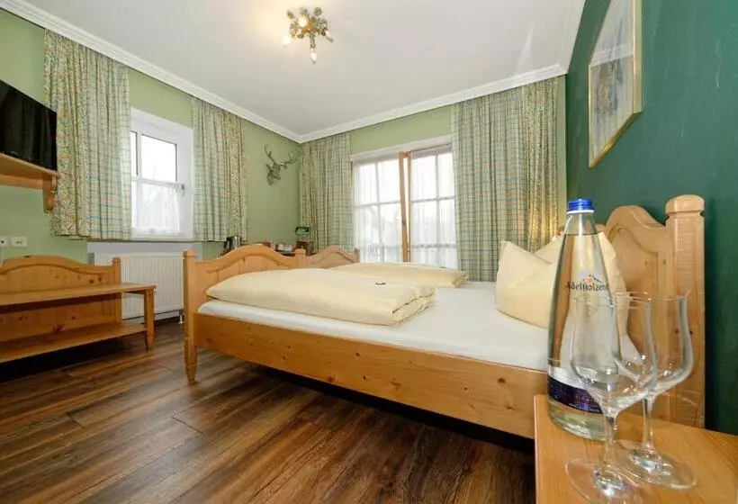 بنسيون Zum Maximilian