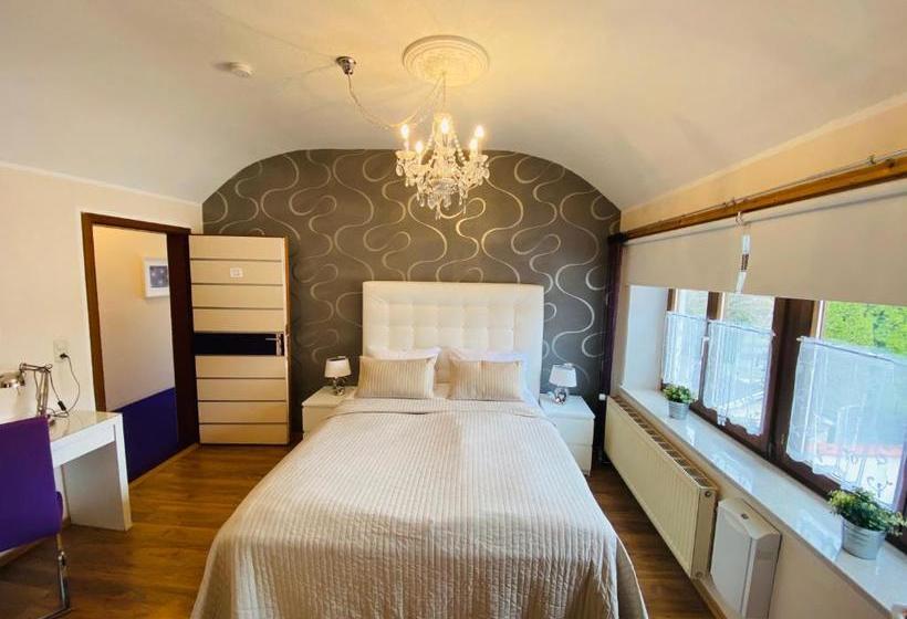 הוסטל Airport  Hallbergerhof