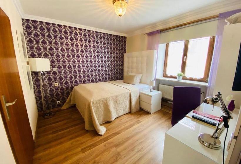 הוסטל Airport  Hallbergerhof