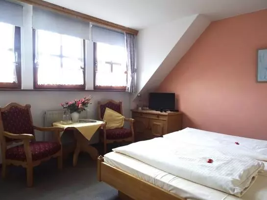 Отель Fränkischer Hahn