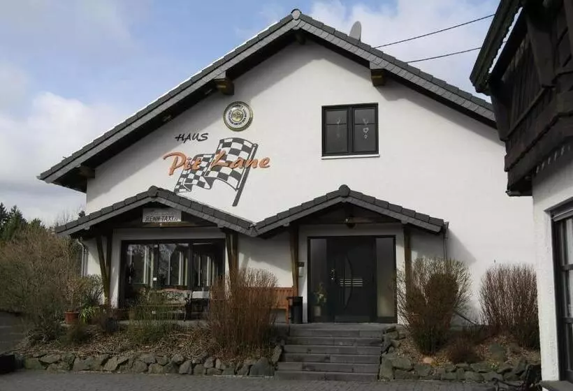 Отель Pit Lane Home Of Motorsport